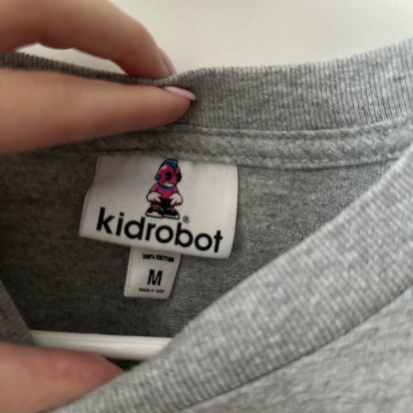 Men’s Kidrobot tee -M - Picture 2 of 5
